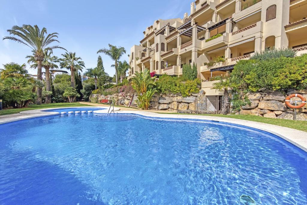 Piscina de la sau aproape de Villa Gadea 4-3