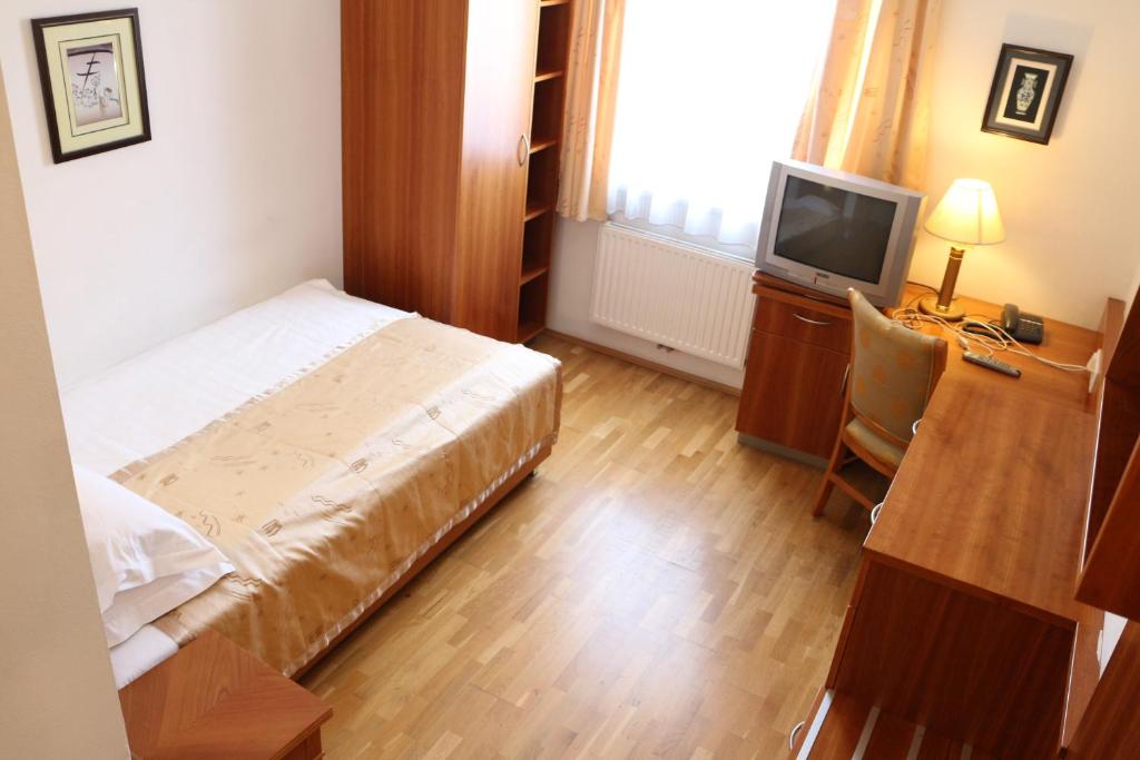 Hotel Wasserpalast - breakfast for free!!! - Resim 8