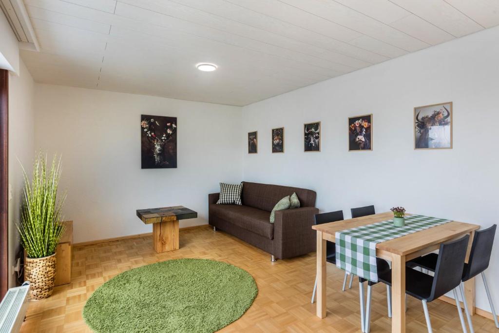 a living room with a table and a couch at Ferienwohnung Schwarzwaldblick in Weil am Rhein