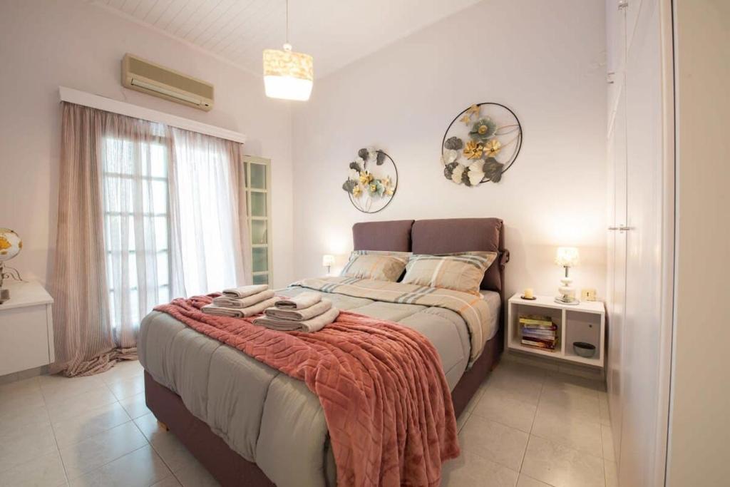 A bed or beds in a room at Dolce Favola Nomad Casa - Kalamata's City Getaway