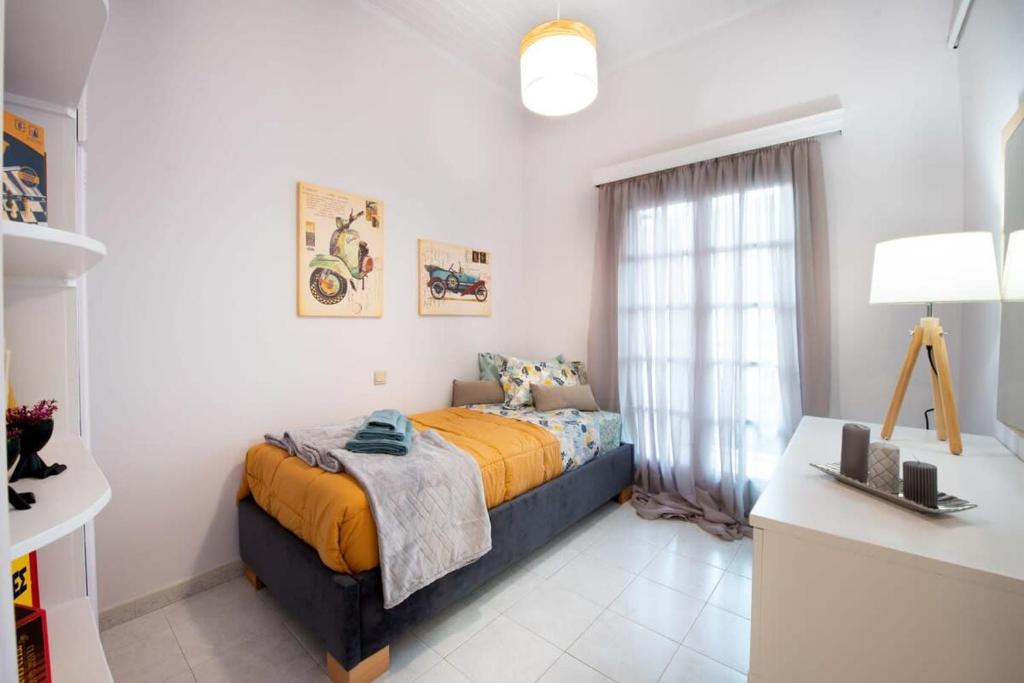 A bed or beds in a room at Dolce Favola Nomad Casa - Kalamata's City Getaway