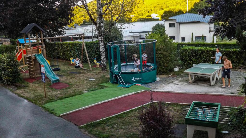Herní místnost nebo prostor pro děti v ubytování CAMPING PLEIN SOLEIL