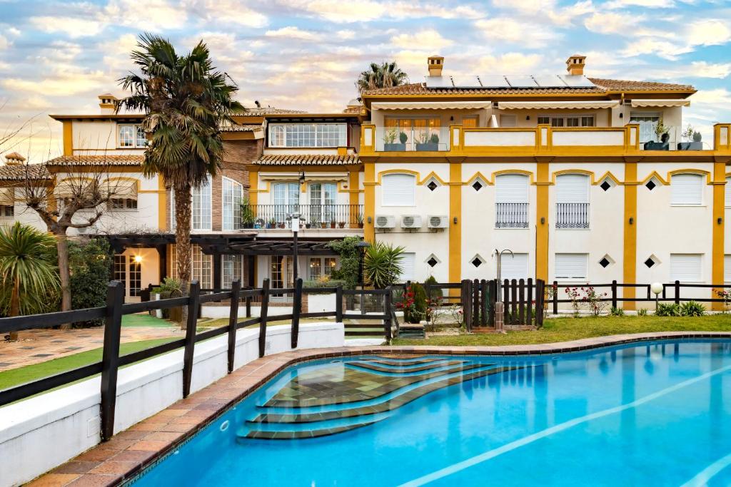 Bazén v ubytování Hotel Cortijo Landete nebo v jeho okolí