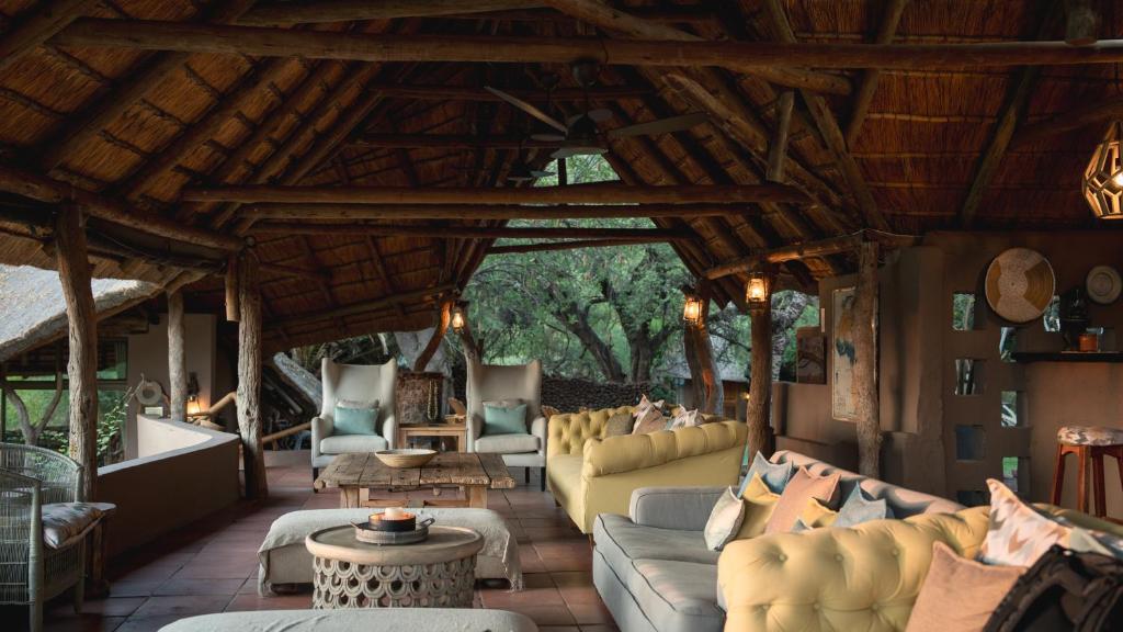O zonă de relaxare la Mashatu Lodge