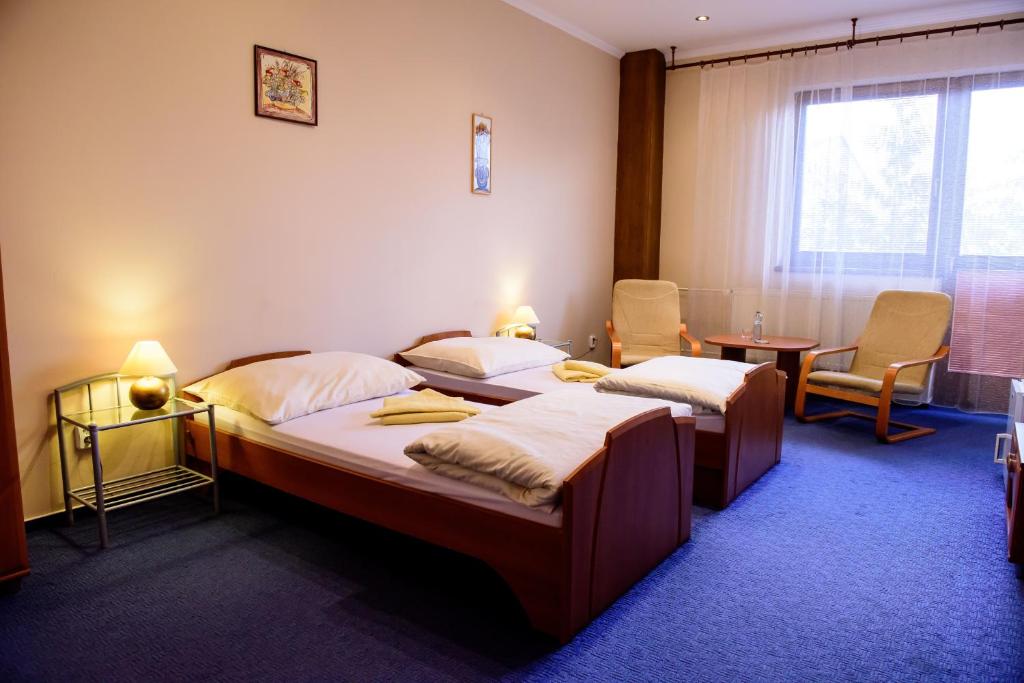 A bed or beds in a room at Hotel Slnecny Dvor