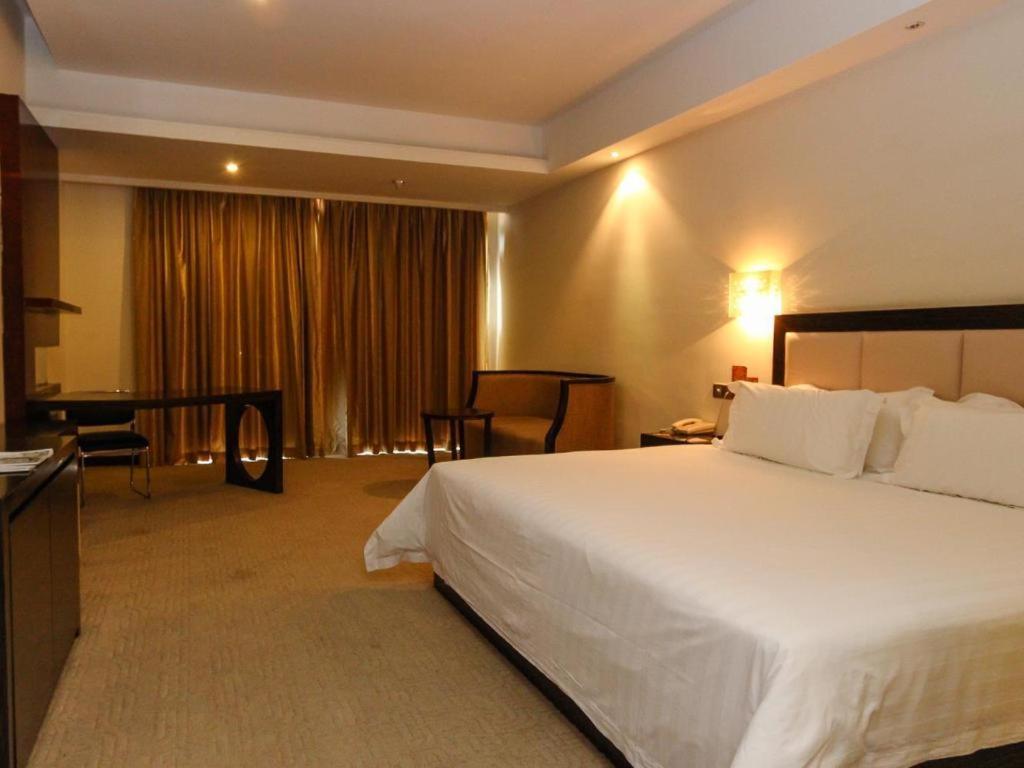 Posteľ alebo postele v izbe v ubytovaní Shenggao Hotel Guangzhou Dongpu Branch