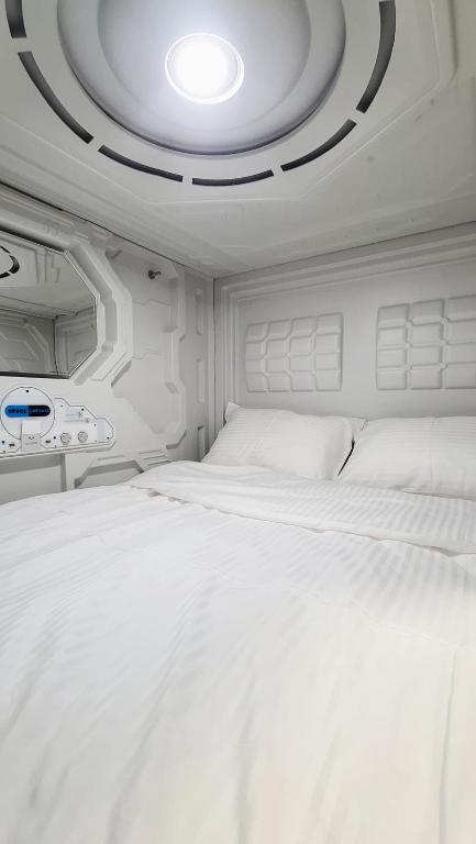 Postel nebo postele na pokoji v ubytování Capsula hotel