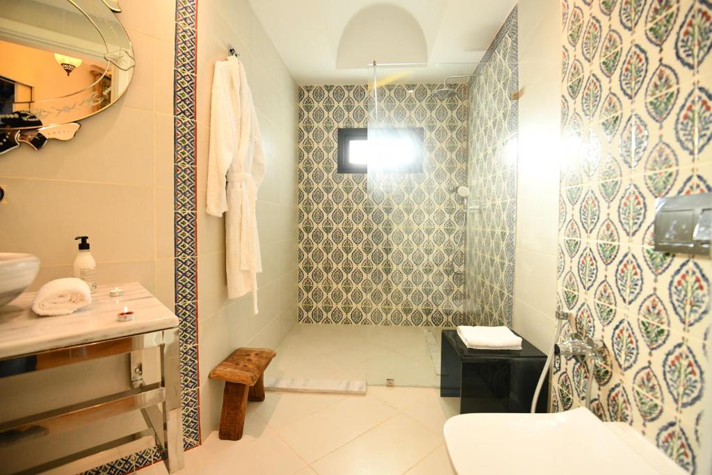 Koupelna v ubytování Dar Al Makam - Luxury Experience