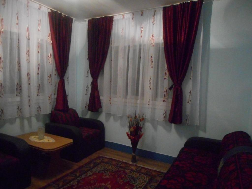 Casa Dragoi din Socolari, Caras - Severin - Sala De Reina Con Baño Compartido