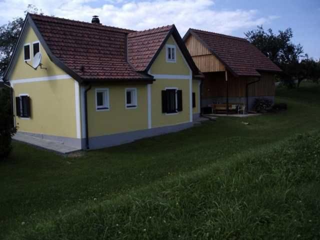 Budova, kde se farma nachází