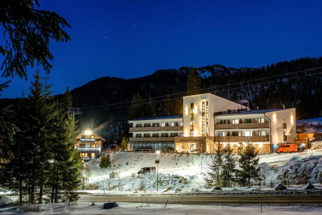 Nespecifikovaný výhled na hory nebo výhled na hory při pohledu z aparthotelu
