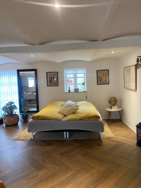 Postel nebo postele na pokoji v ubytování Guldforhoved B&B