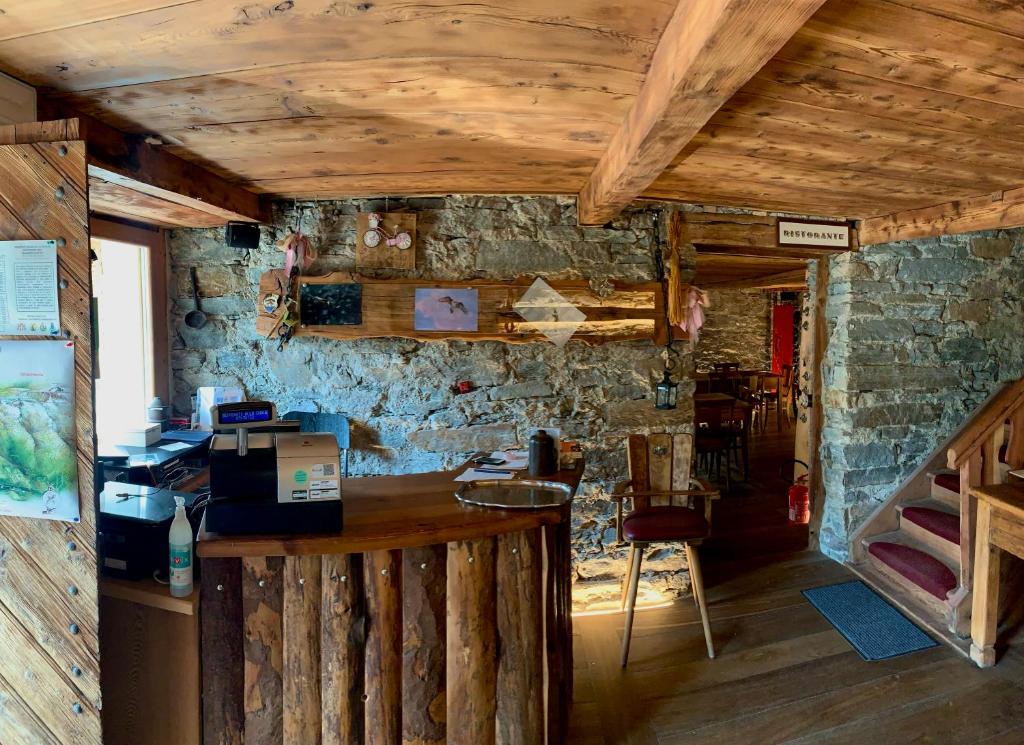 Kuchyňa alebo kuchynka v ubytovaní Chalet del Lago