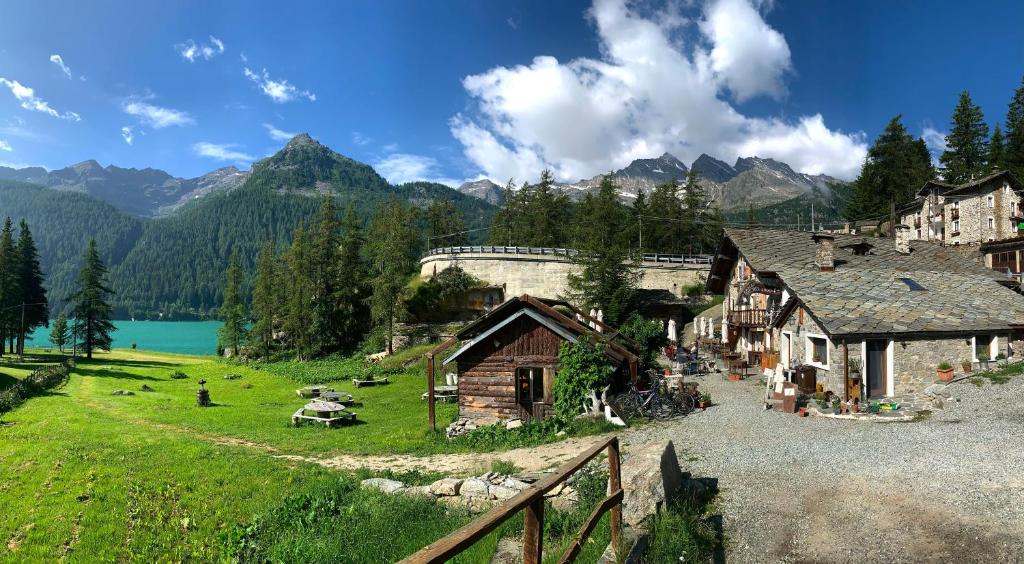 a village in the mountains with a lake at Chalet del Lago in Ceresole Reale