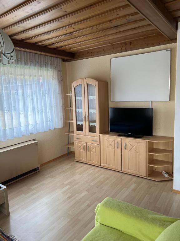 TV a/nebo společenská místnost v ubytování Gästehaus Maria