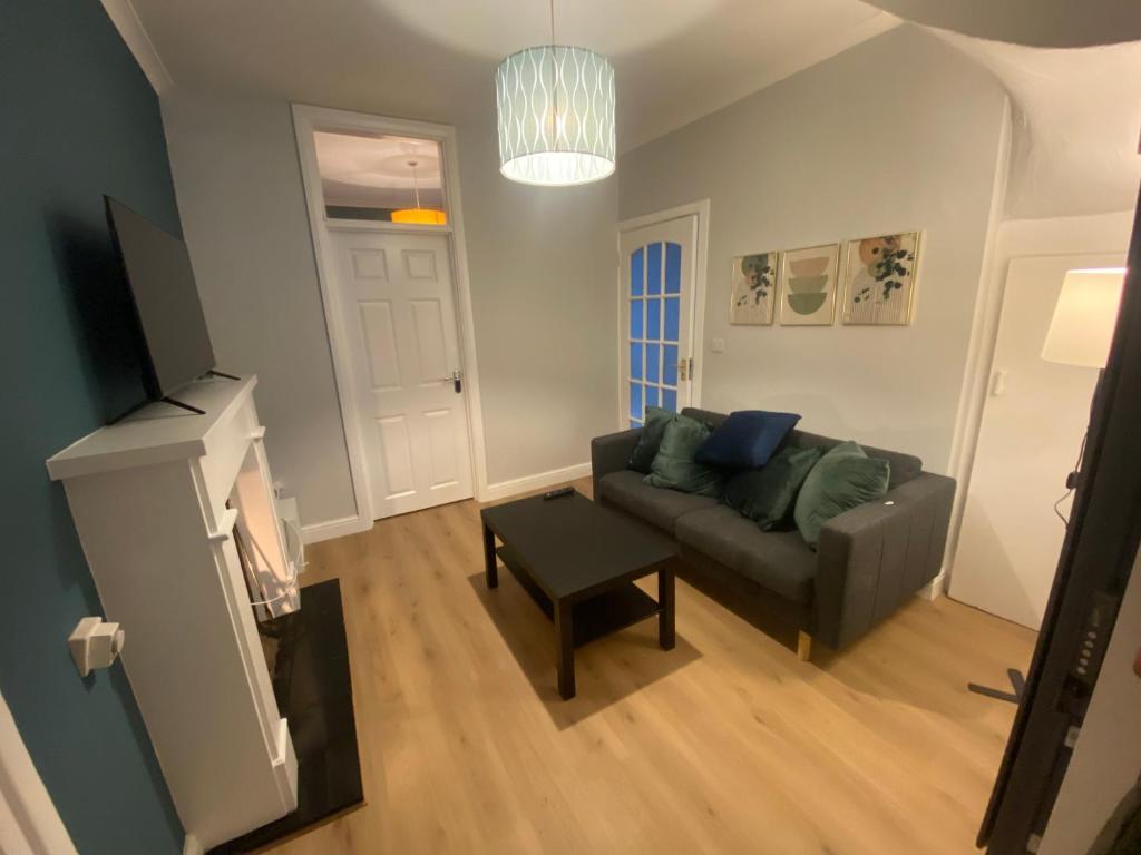 Posezení v ubytování Newly Furnished 5 Bedroom Gem in Sligo