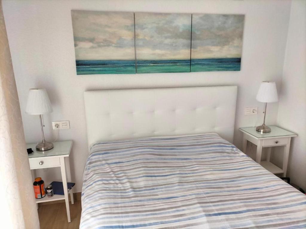 Posteľ alebo postele v izbe v ubytovaní Vistamar apartamento B