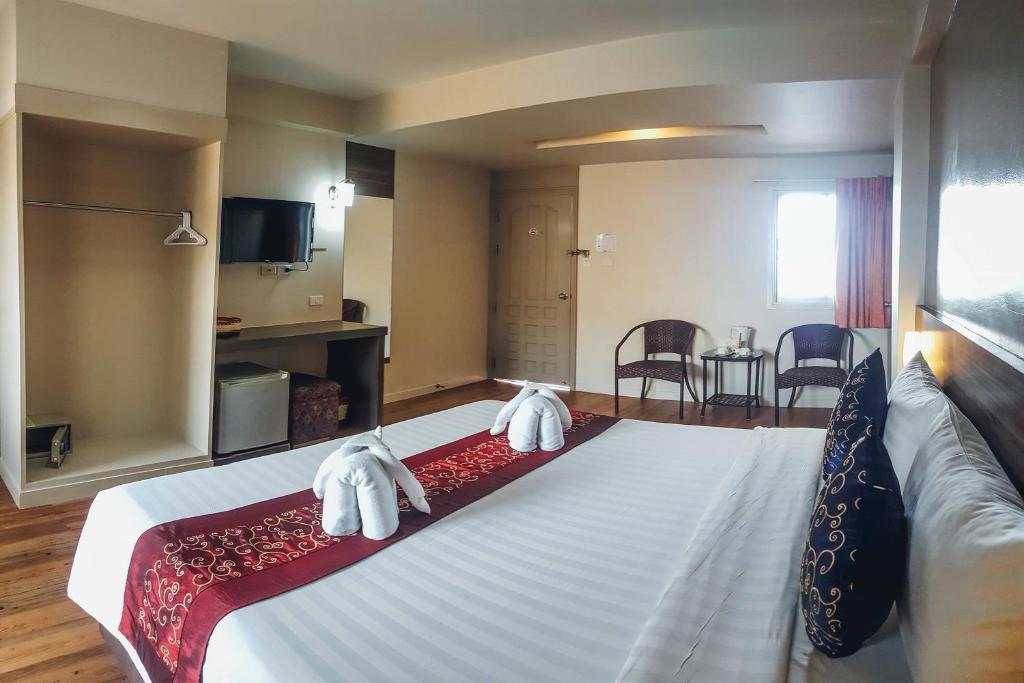 Postel nebo postele na pokoji v ubytování Eastiny Inn Hotel