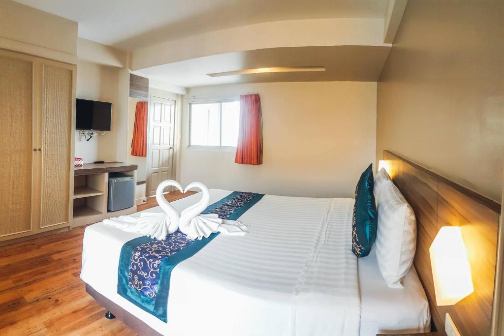 Postel nebo postele na pokoji v ubytování Eastiny Inn Hotel