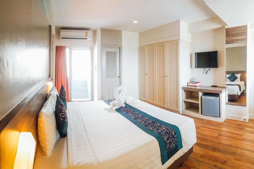 Postel nebo postele na pokoji v ubytování Eastiny Inn Hotel