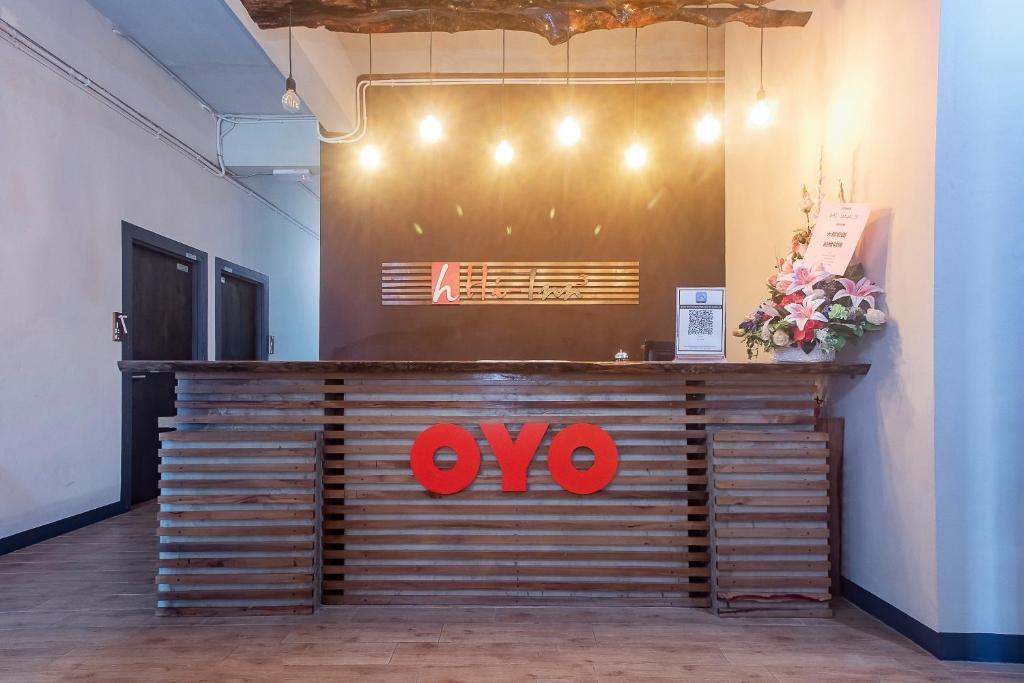a store front with aoops sign on the wall at OYO 90094 Hi Inn 3 in Sibu