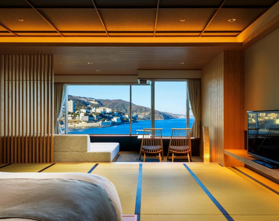 Sjónvarps- og/eða afþreyingartæki á Atami Korakuen Hotel