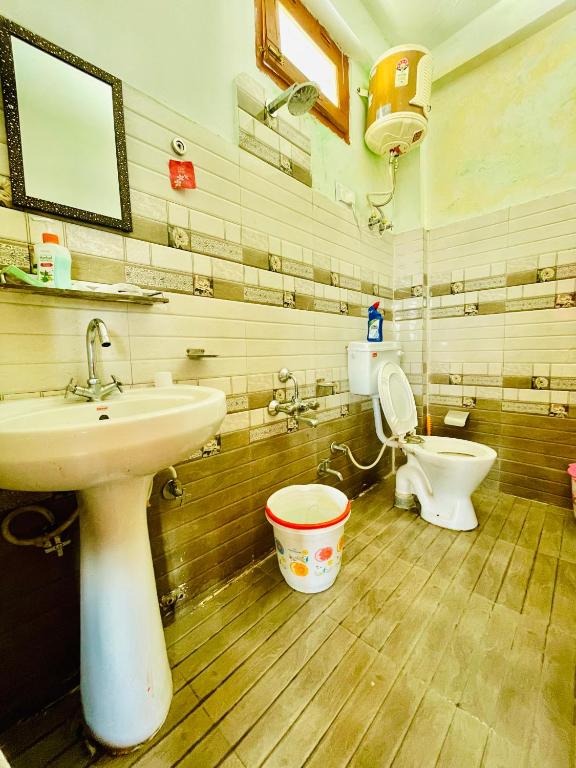 Pahadi Bliss Hostel ,Tosh - Bed In 4-Bed Mixed Dormitory Room