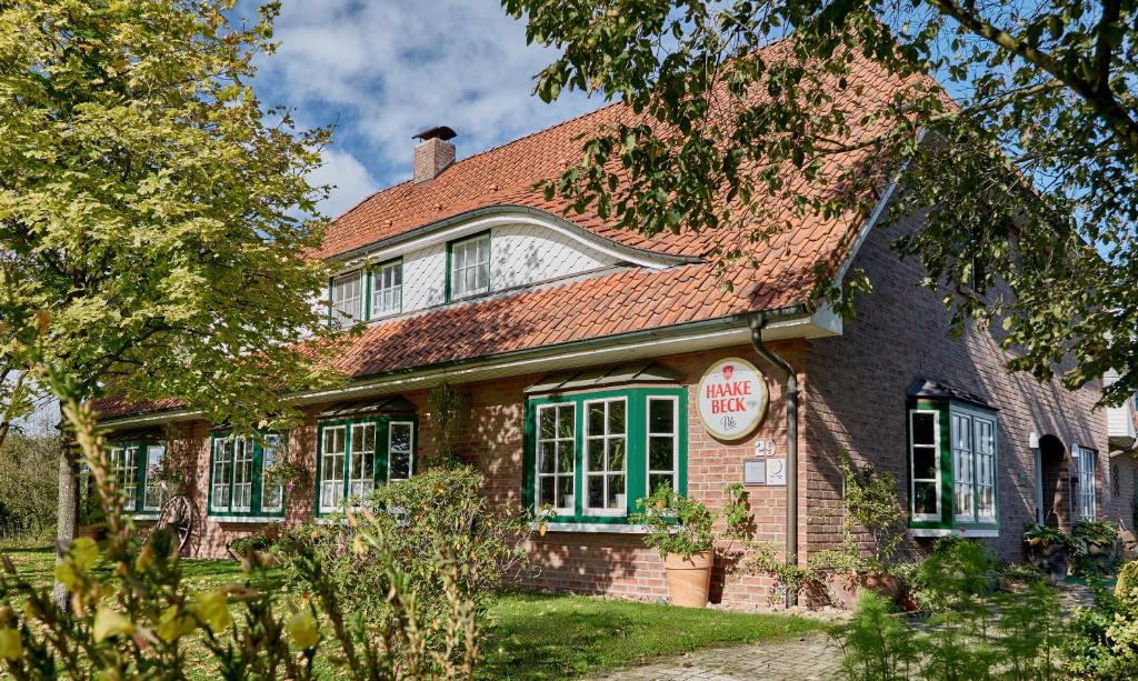 an old brick house with a sale sign on it at Hotel Am Steendamm in Oyten