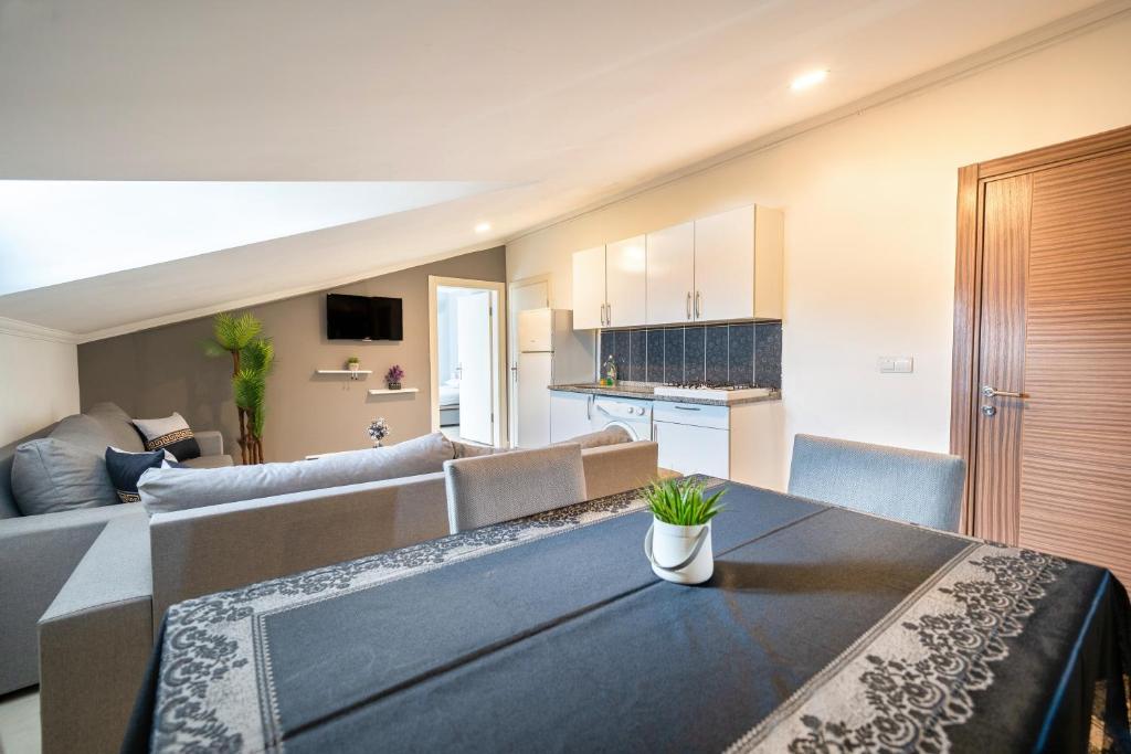 TV a/nebo společenská místnost v ubytování MASAL APART HOTEL