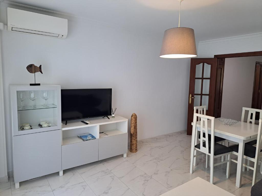 TV a/nebo společenská místnost v ubytování APARTAMENTO SAN ANDRÉS TORRE DEL MAR