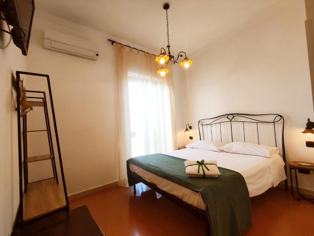 Łóżko lub łóżka w pokoju w obiekcie Casa Fasano Amalfi Coast
