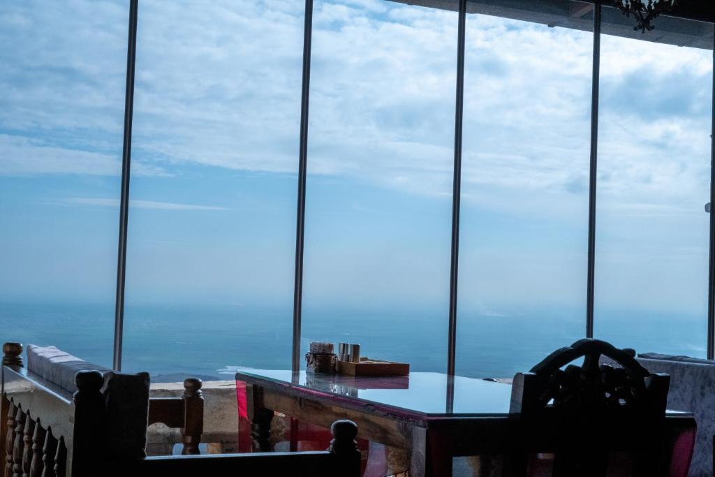 Nespecifikovaný výhled na moře nebo výhled na moře při pohledu z hotelu