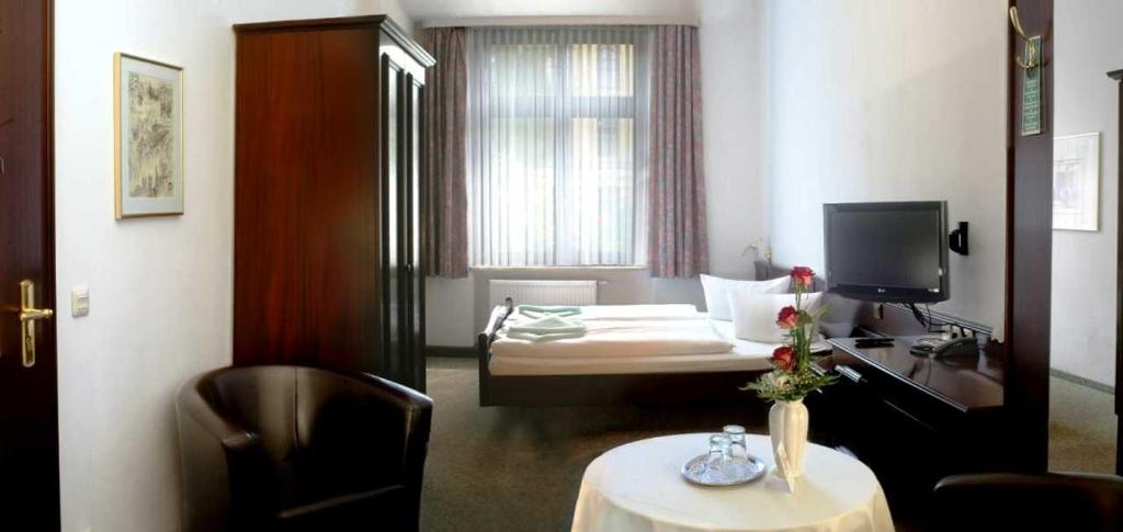 Hotel Marthahaus - Triple Room With Shower