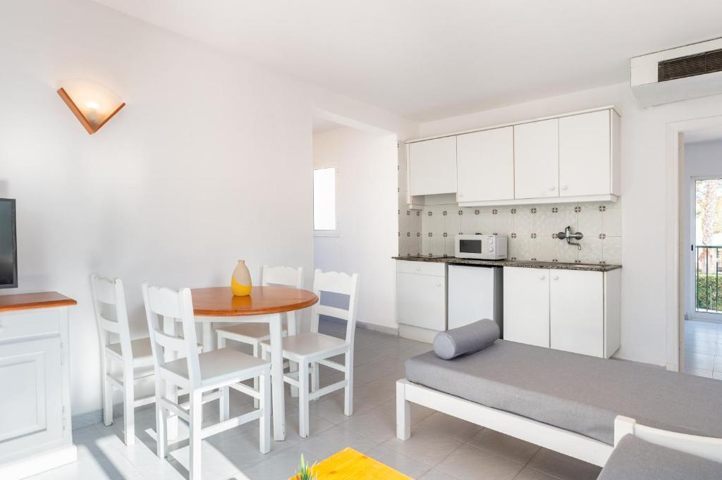Kuchyň nebo kuchyňský kout v ubytování Vibra Caleta Playa Apartmentos-3SUP