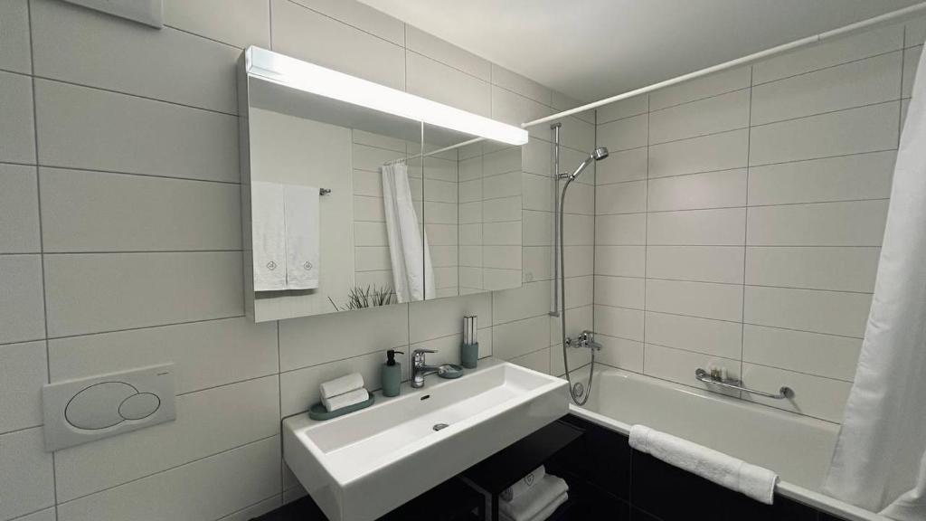 Paradeplatz Apartment by Airhome - Resim 8