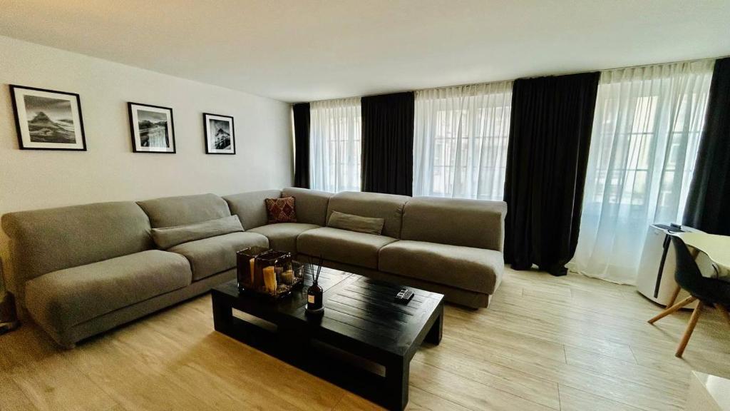 Paradeplatz Apartment by Airhome - Resim 9