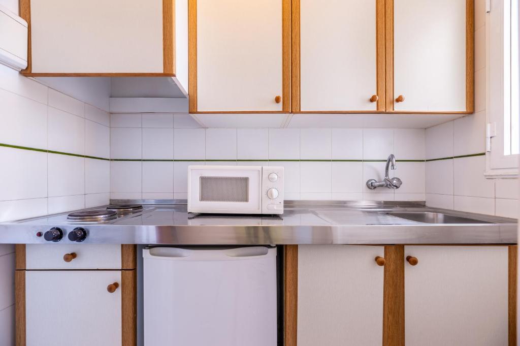 Kuchyň nebo kuchyňský kout v ubytování Vibra Caleta Playa Apartmentos-3SUP