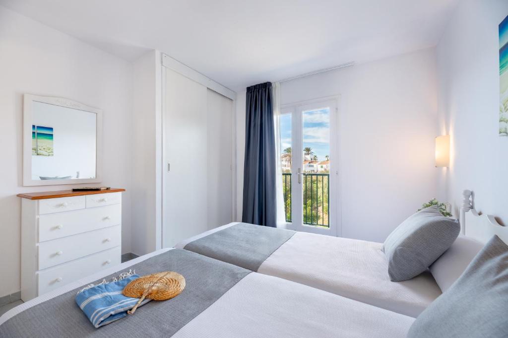 Postel nebo postele na pokoji v ubytování Vibra Caleta Playa Apartmentos-3SUP