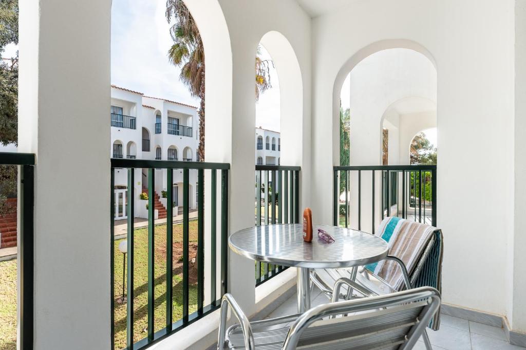 Balkón nebo terasa v ubytování Vibra Caleta Playa Apartmentos-3SUP