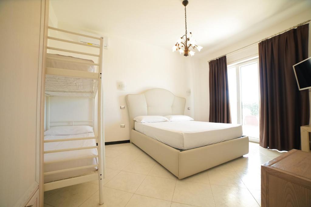 Postel nebo postele na pokoji v ubytování Villa Miramare