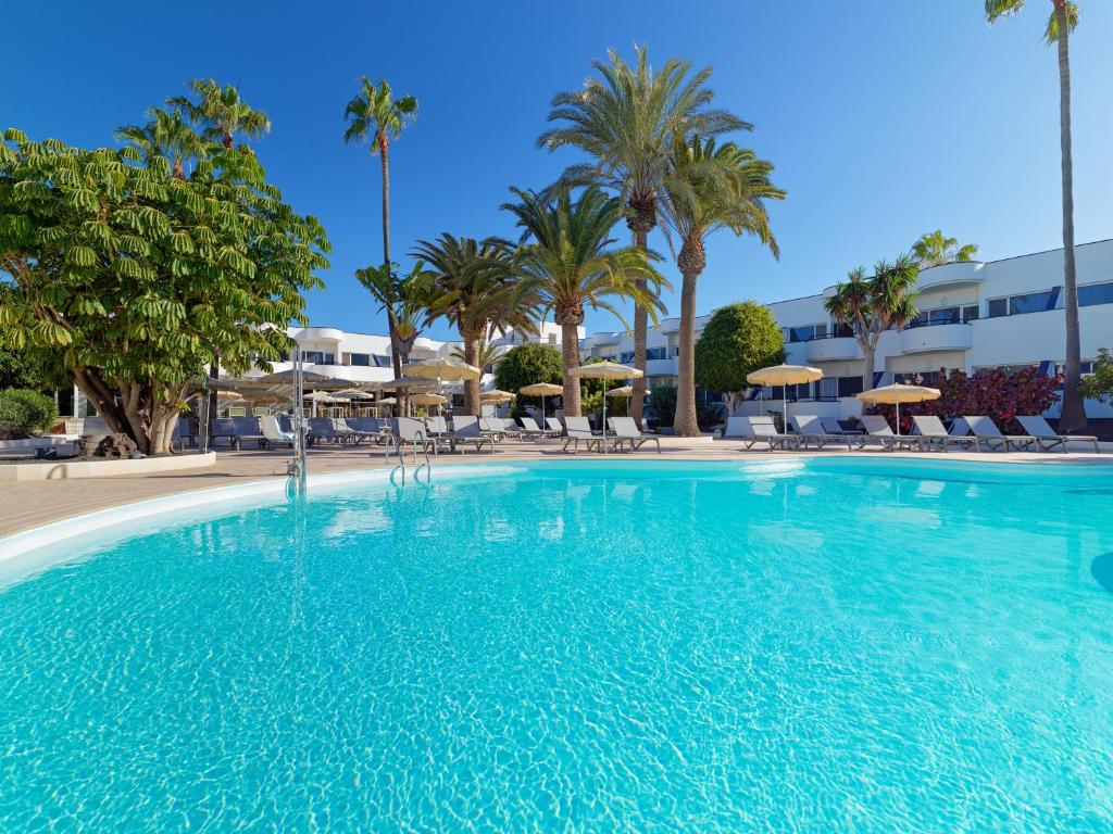 Bazén v ubytování H10 Ocean Dunas - Adults Only nebo v jeho okolí