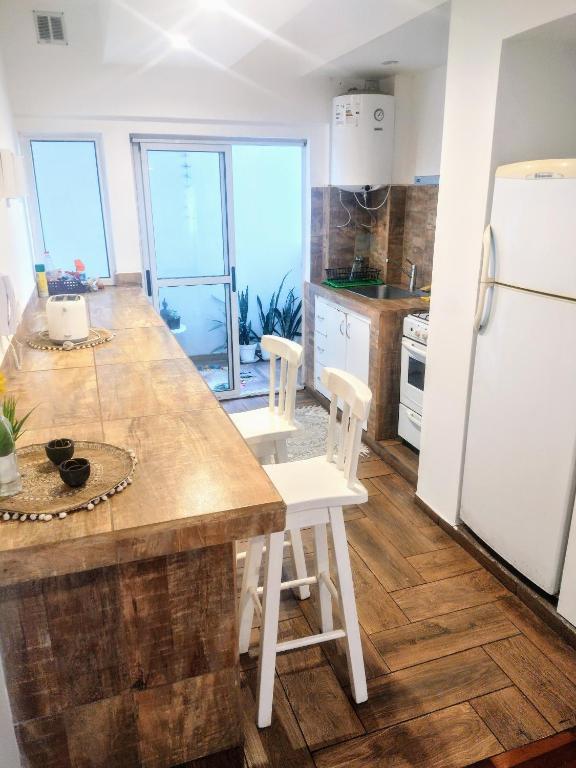 Una cocina o kitchenette en Departamento de 2 habitaciones Banfield centro