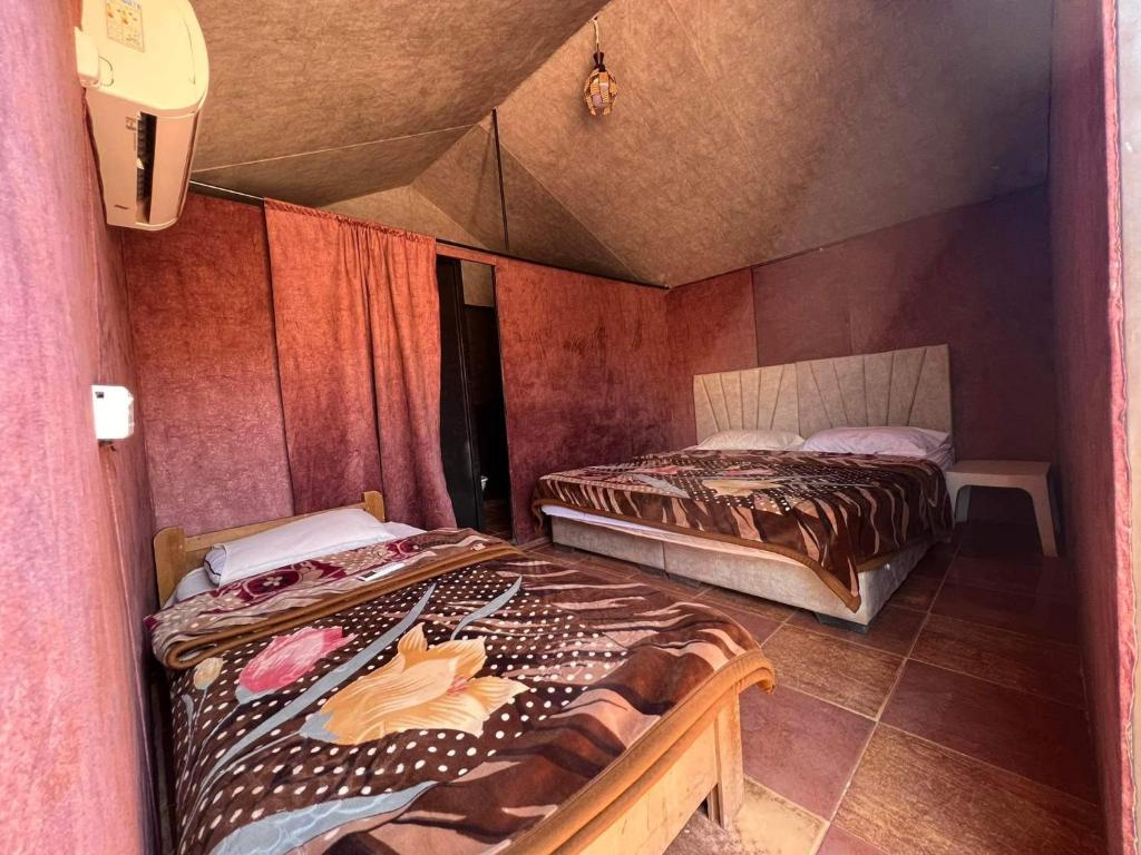 Llit o llits en una habitació de Sand Rose Camp - Hillawi Camp