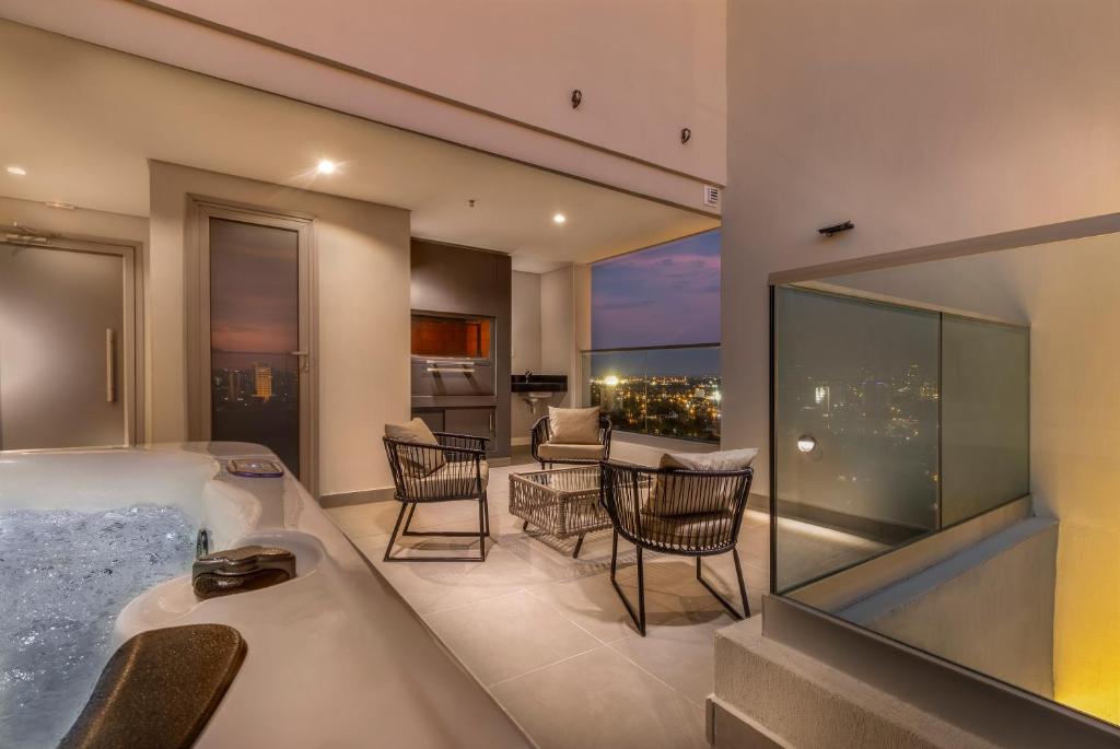 A seating area at ÚNICO - Stay & Residences by AVA