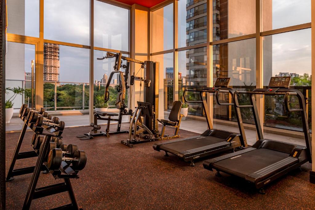 The fitness centre and/or fitness facilities at ÚNICO - Stay & Residences by AVA