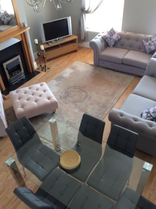a living room with a couch and a coffee table at 2 bedroom apartment, great location for tourists in Liverpool