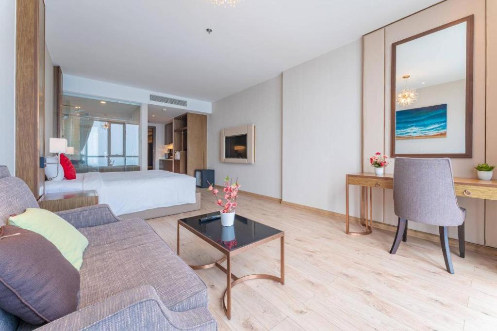 Khu vực ghế ngồi tại Moonlight Bay Panorama Condotel Ocean View
