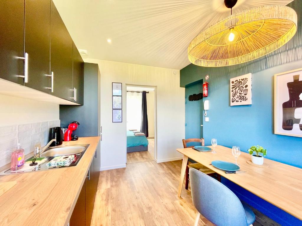 Kuchyň nebo kuchyňský kout v ubytování Appartements à Lorient - Tout confort - Internet Fibre - NOUVEAU
