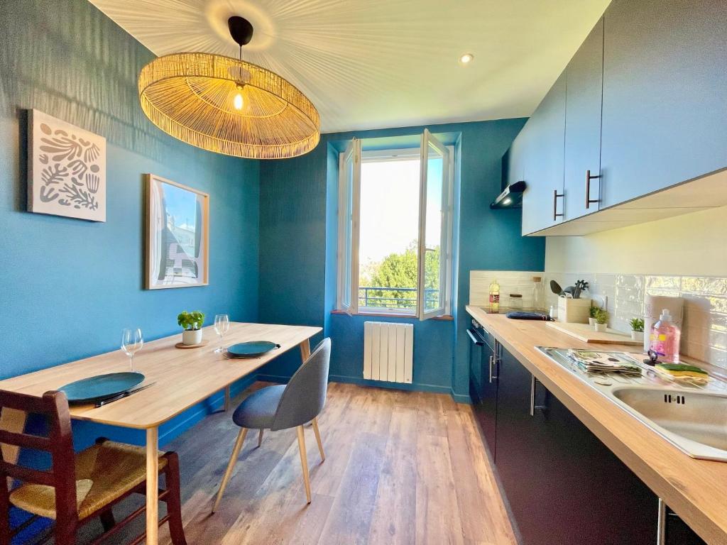 Kuchyň nebo kuchyňský kout v ubytování Appartements à Lorient - Tout confort - Internet Fibre - NOUVEAU