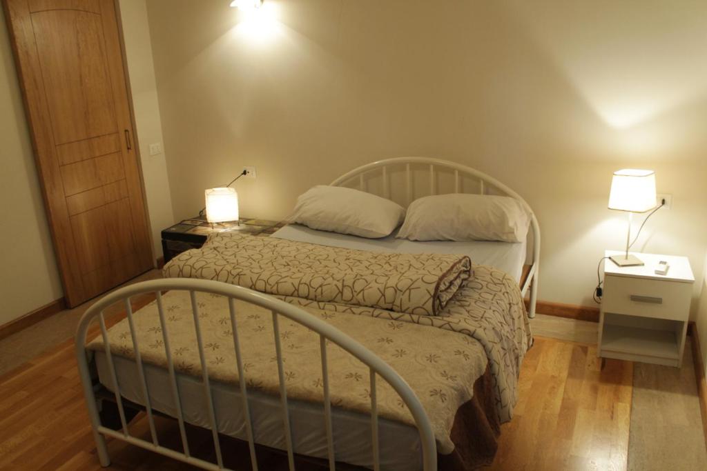 Tempat tidur dalam kamar di Bueno Guest hause